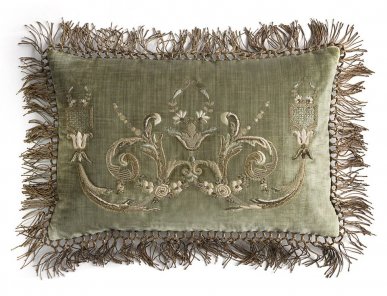 Thalia cushion