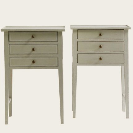 PRO030 - BEDSIDE TABLE WITH THREE DRAWERS (3)