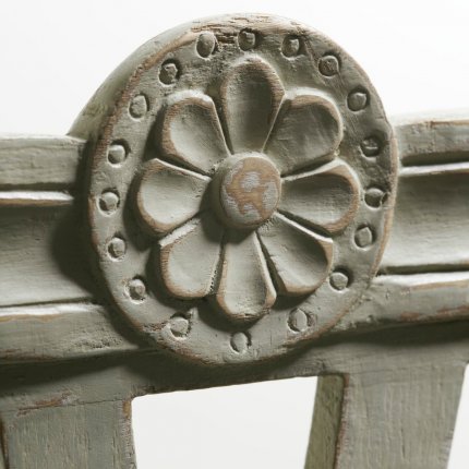 GUS017 - CHAIR WITH MEDALLION (3)