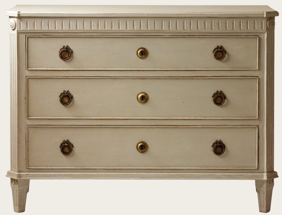 GUS045 - COMMODE WITH FLUTED CARVING (2)