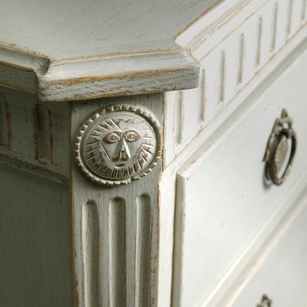 GUS045 - COMMODE WITH FLUTED CARVING (3)