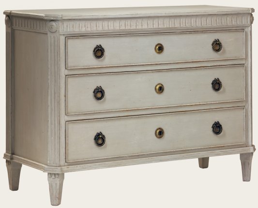 GUS045 - COMMODE WITH FLUTED CARVING (1)