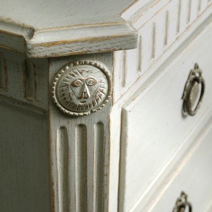 GUS046 - COMMODE WITH FLUTED CARVING SMALL (3)