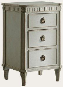 GUS047 - BEDSIDE TABLE WITH FLUTED CARVING