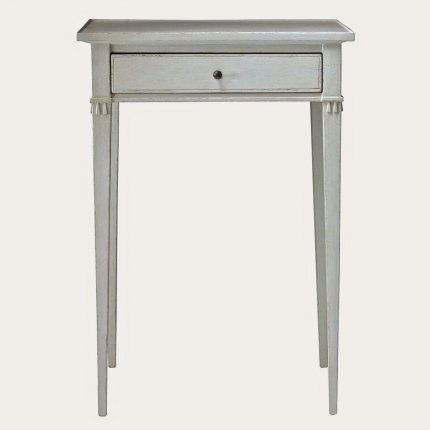 GUS085 - SIDE TABLE WITH SMALL CANDLE SHELF (2)