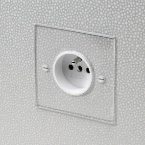 Zásuvky (sockets) Invisible